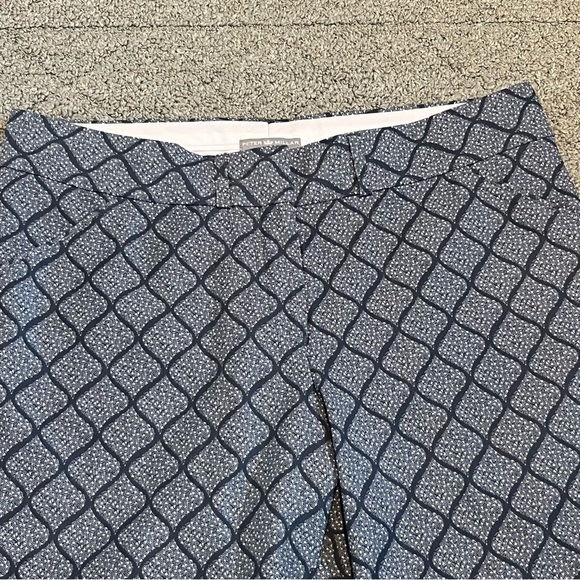 Peter Millar Shorts Womens 10 Blue Bermuda Wicking Golf Stretch 9” Inseam - Picture 2 of 10